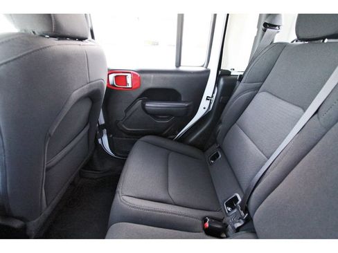 Used 2023 Jeep Gladiator Overland AWD/4WD image 13