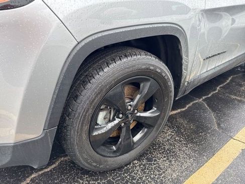 Used 2017 Jeep Cherokee Limited image 13