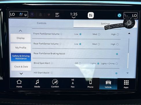 New 2027 Chrysler Pacifica Limited AWD/4WD image 9