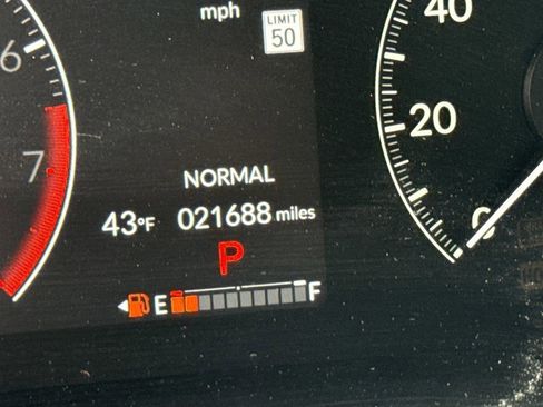 Used 2024 Honda CR-V LX image 29