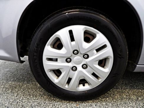 Used 2018 Dodge Grand Caravan SE FWD image 19