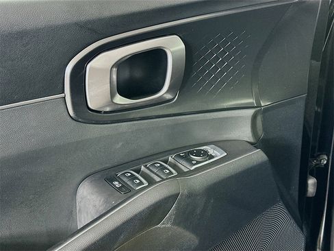 Certified 2025 Kia Sorento S w/ Panoramic Sunroof Package image 21