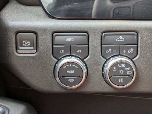 Used 2024 GMC Sierra 1500 Elevation image 23