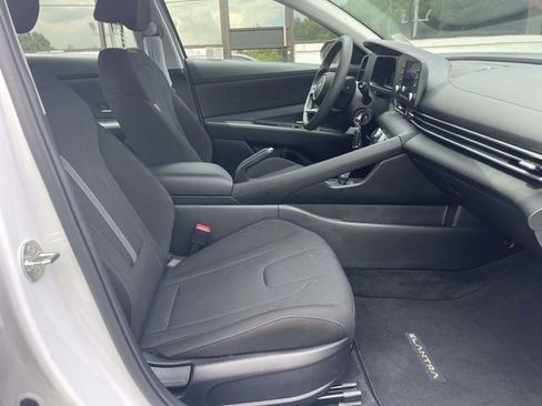 Used 2024 Hyundai Elantra SE FWD image 8