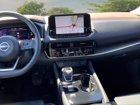 Used 2023 Nissan Rogue Platinum FWD image 9