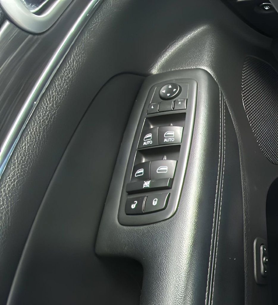 Used 2019 Jeep Grand Cherokee Limited AWD/4WD image 24