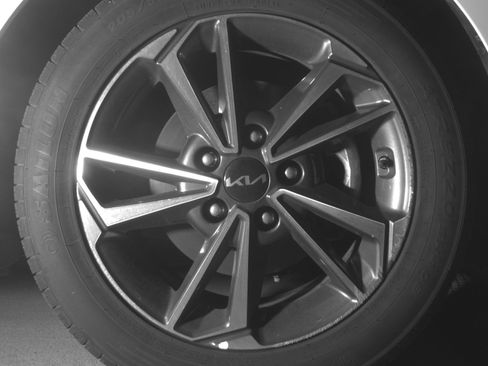 Used 2023 Kia Forte LXS image 13