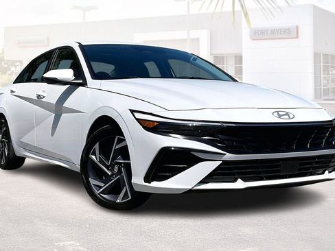 Used 2025 Hyundai Elantra Limited image 1