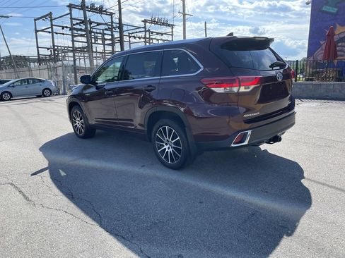 Used 2019 Toyota Highlander Limited AWD/4WD image 3