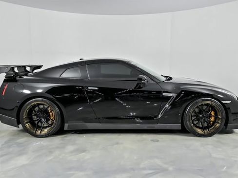 Used 2011 Nissan GT-R Premium image 8