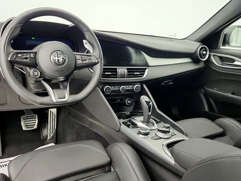 Used 2025 Alfa Romeo Giulia AWD w/ Veloce Package AWD image 13