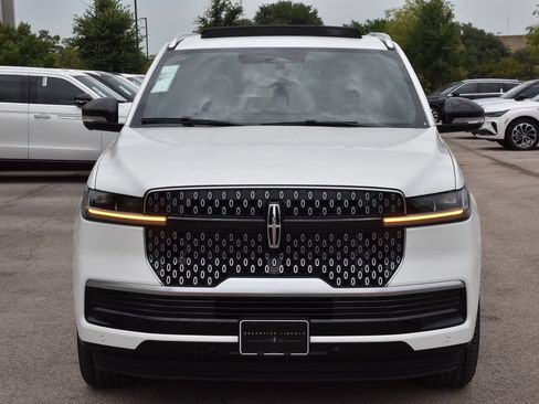 New 2026 Lincoln Navigator Reserve AWD/4WD image 2