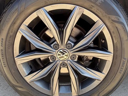 Used 2023 Volkswagen Tiguan SE FWD image 16