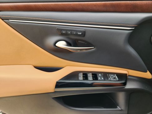 Used 2025 Lexus ES 350 w/ Premium Package FWD image 19