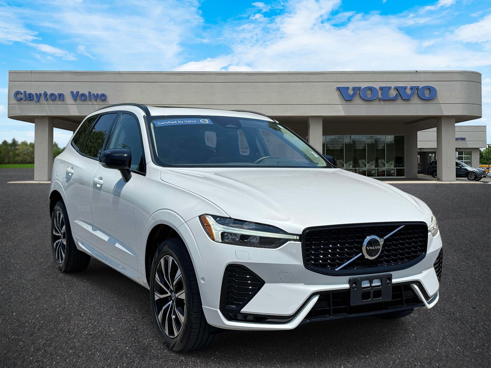 Certified 2025 Volvo XC60 B5 Plus AWD/4WD image 1
