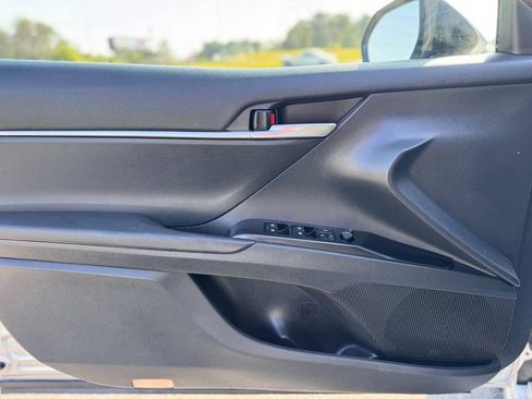 Used 2018 Toyota Camry SE w/ Moonroof Package FWD image 14