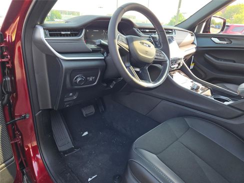 Used 2025 Jeep Grand Cherokee L Altitude image 23