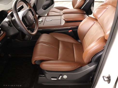 Used 2025 Lincoln Navigator L Reserve AWD/4WD image 12