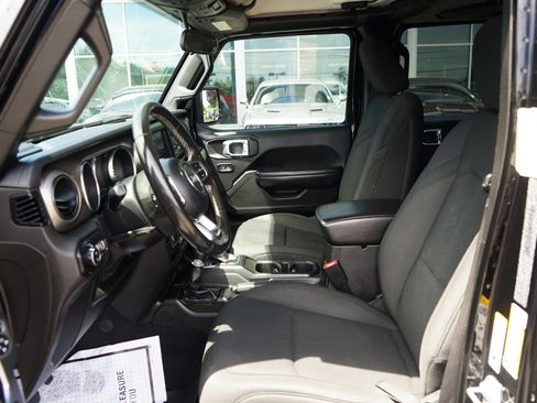 Used 2020 Jeep Gladiator Sport w/ Technology Group AWD/4WD image 12