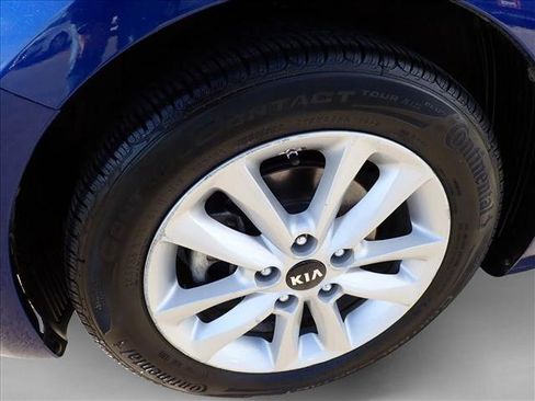 Used 2017 Kia Forte S image 7