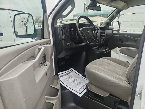 Used 2020 Chevrolet Express 3500 w/ Driver Convenience Package image 4