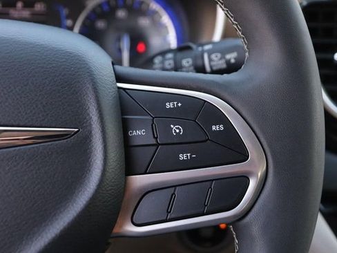 Used 2023 Chrysler Voyager LX image 15