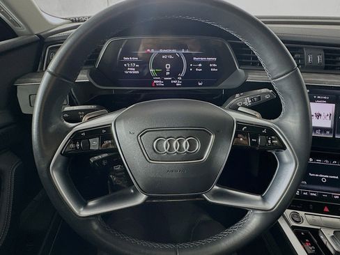 Used 2024 Audi Q8 e-tron Premium Plus w/ Premium Plus Package image 19