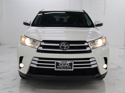 Used 2017 Toyota Highlander XLE image 3
