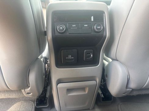 Used 2019 GMC Acadia SLT FWD image 25