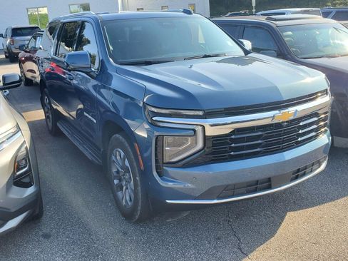 Used 2025 Chevrolet Suburban LS AWD/4WD image 2