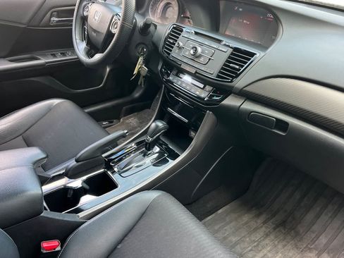 Used 2017 Honda Accord Sport image 17