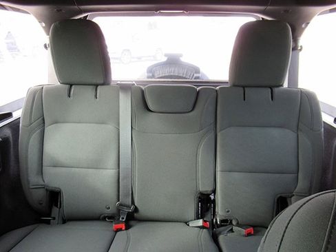 Used 2018 Jeep Wrangler Unlimited Sport image 14