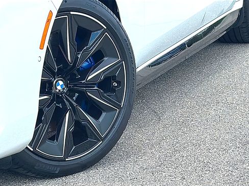 New 2024 BMW i7 xDrive60 w/ Executive Package AWD/4WD image 3