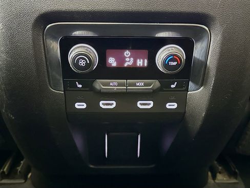 Used 2023 Chevrolet Suburban High Country w/ Advanced Technology Package image 27