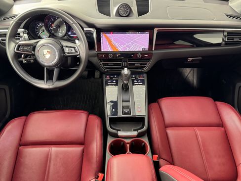 Certified 2025 Porsche Macan image 17