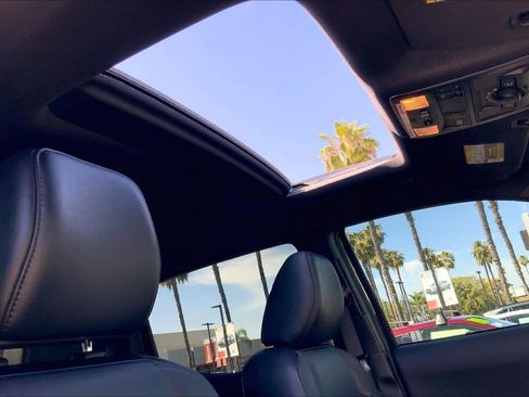 Used 2022 Toyota Tacoma TRD Off-Road w/ TRD Premium Off Road Package image 13