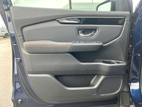 Used 2025 Honda Pilot Sport image 22