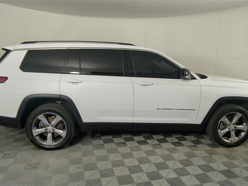Certified 2022 Jeep Grand Cherokee L Limited w/ Luxury Tech Group II image 4