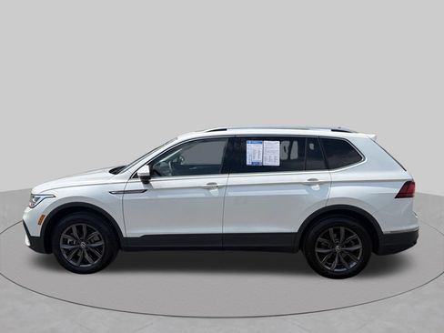 Certified 2023 Volkswagen Tiguan SE w/ Panoramic Sunroof Package FWD image 4