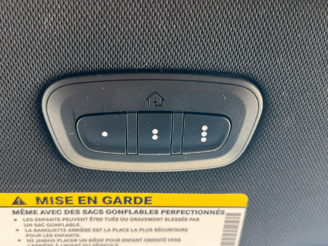Used 2025 Chrysler Pacifica Select FWD image 32