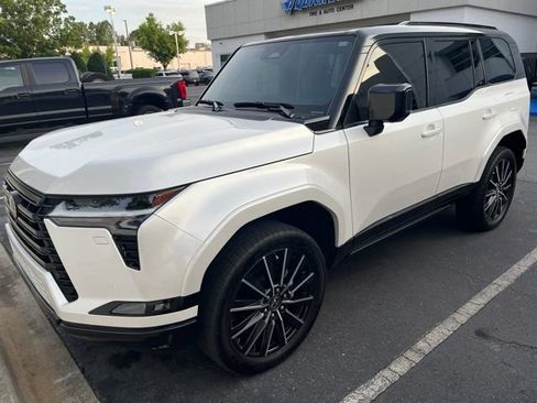 Used 2024 Lexus GX 550 w/ Accessory Package (Z1) AWD/4WD image 1