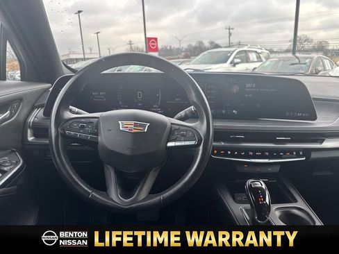 Used 2024 Cadillac XT4 Premium Luxury image 14