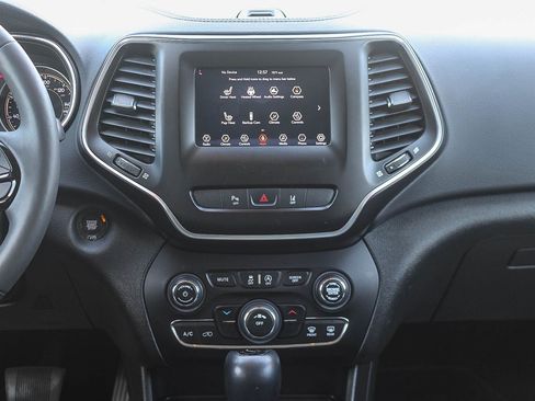 Used 2021 Jeep Cherokee Latitude Plus AWD/4WD image 17