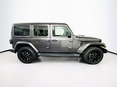 Used 2025 Jeep Wrangler Sahara image 10