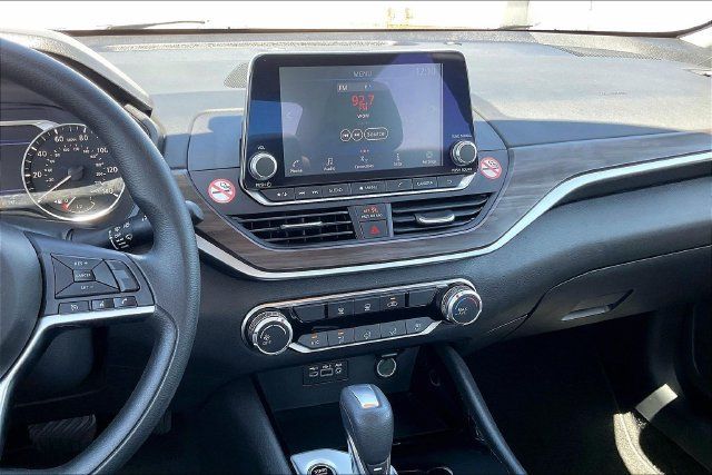 Certified 2024 Nissan Altima 2.5 SV FWD image 5