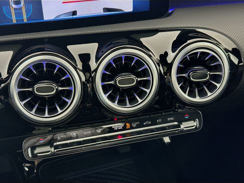 Used 2025 Mercedes-Benz CLA 250 image 17