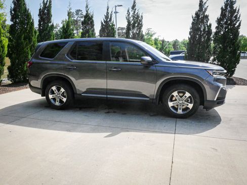Certified 2025 Honda Pilot EX-L image 11
