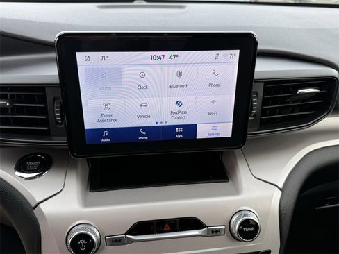 Used 2024 Ford Explorer XLT image 27