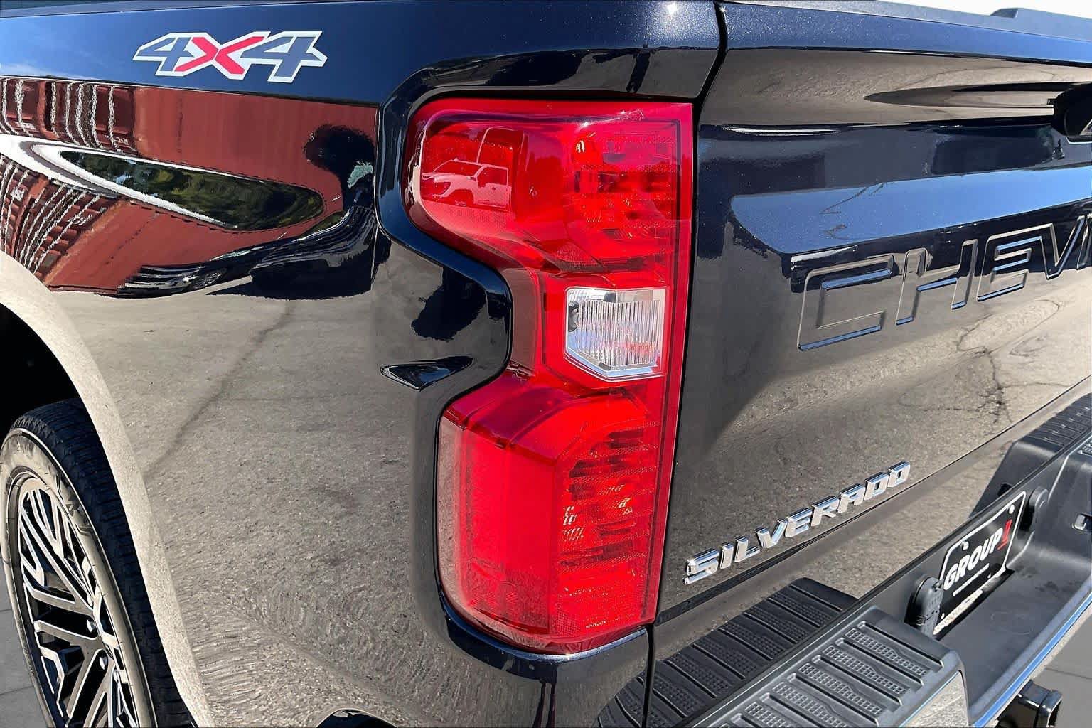 Used 2024 Chevrolet Silverado 1500 LT w/ Leather Package AWD/4WD image 27
