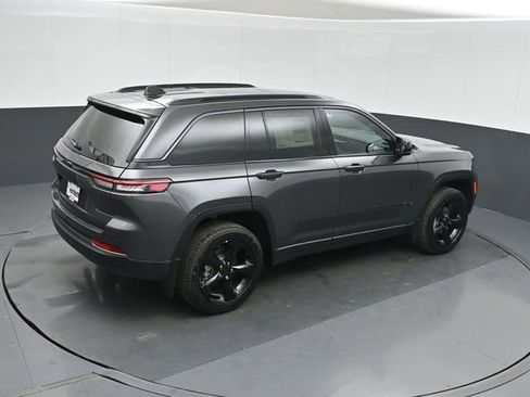New 2026 Jeep Grand Cherokee Limited w/ Limited Altitude Package AWD/4WD image 32